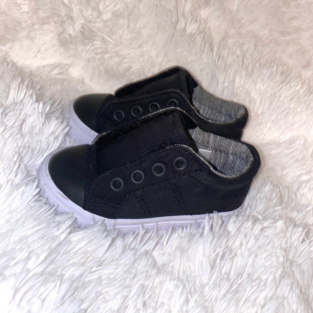 TODDLER BLACK SHOES
